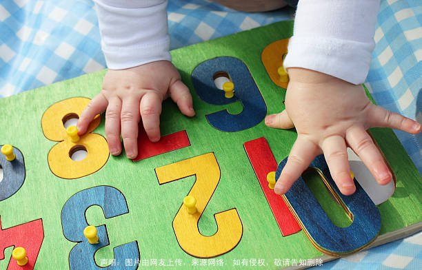 猪年宝宝女孩名字适合哪些字：起名小诀窍